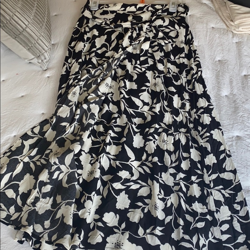 New skirt with tags size medium 8/10